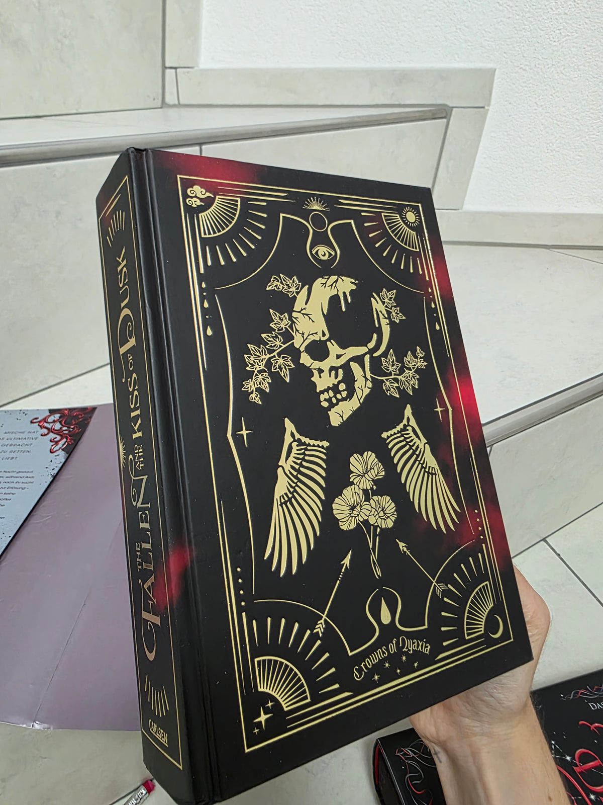 The Fallen and the Kiss of Dusk von Carissa Broadbent