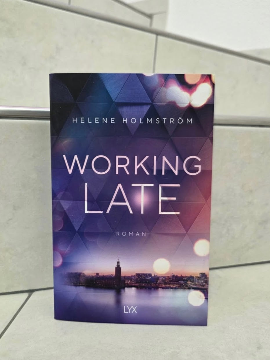 Working Late von Helene Holmström