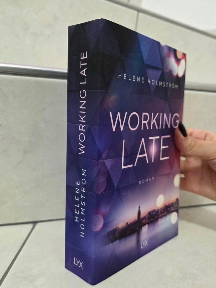 Working Late von Helene Holmström