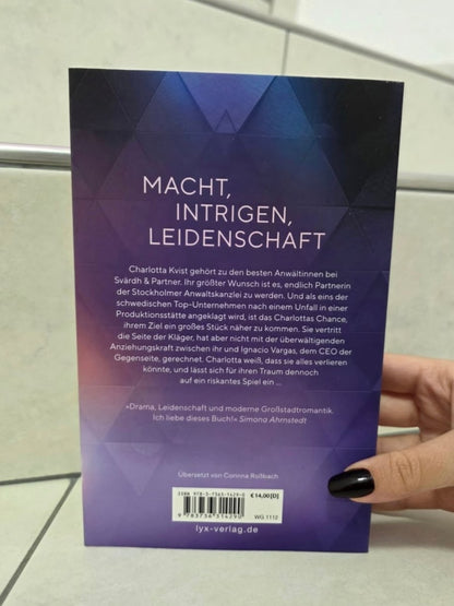 Working Late von Helene Holmström